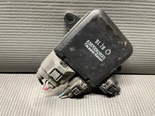 Блок управления вентилятором охлаждения Nissan SERENA C26 MR20 21493-EH10A, A18700A28001 2 ракурс