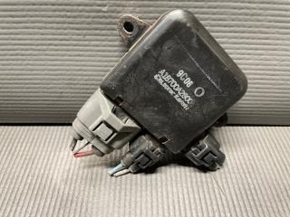 Блок управления вентилятором охлаждения Nissan ELGRAND E51 VQ25 21493-EH10A, A18700A28001 2 ракурс