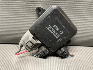 Блок управления вентилятором охлаждения Nissan ELGRAND E51 VQ25 21493-EH10A, A18700A28001 2 ракурс