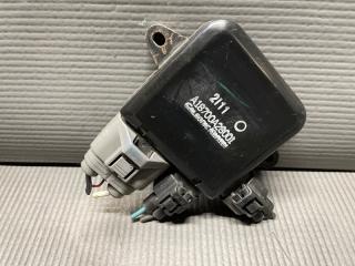 Блок управления вентилятором охлаждения Nissan ELGRAND E51 VQ25 21493-EH10A, A18700A28001 2 ракурс