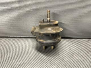 Запчасть подушка двигателя правая Toyota SOARER