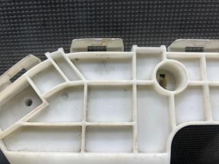 Крепление бампера левое переднее Toyota VOXY ZRR70 3ZR 52116-28140 3 ракурс