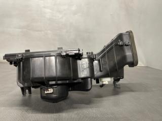 Мотор печки Subaru IMPREZA GG2 EJ15 72210FE000 3 ракурс Мотор печки Subaru IMPREZA GG2 EJ15 72210FE000 3 ракурс