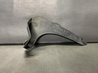 Подкрылок левый задний Toyota WISH ZNE10 1ZZ 52162-68010 3 ракурс