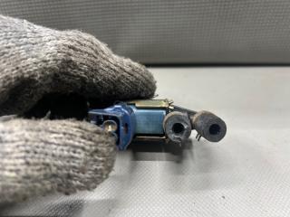 Вакуумный клапан Nissan TINO V10 QG18 14930AH100, FDBD100 2 ракурс Вакуумный клапан Nissan TINO V10 QG18 14930AH100, FDBD100 2 ракурс