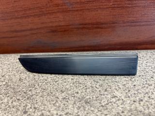 Заглушка полоза сдвижной двери правая задняя Toyota ALPHARD ANH10, ANH15, MNH10, MNH15 2AZ 68373-58010 3 ракурс