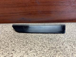 Заглушка полоза сдвижной двери правая задняя Toyota ALPHARD ANH10, ANH15, MNH10, MNH15 2AZ 68373-58010 1 ракурс