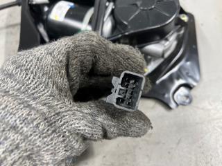 Доводчик двери правый задний Toyota VOXY AZR60, AZR65 1AZ 69631-28010 5 ракурс
