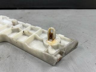 Крепление бампера правое переднее Toyota VOXY ZRR70 3ZR 52115-28140 5 ракурс