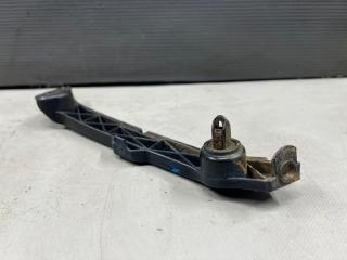 Крепление бампера правое переднее Toyota ISIS ZNM10 1ZZ 52115-44070 3 ракурс