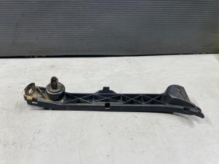 Крепление бампера правое переднее Toyota ISIS ZNM10 1ZZ 52115-44070 5 ракурс