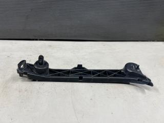 Крепление бампера правое переднее Toyota ISIS ZNM10 1ZZ 52115-44070 5 ракурс