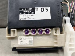 Блок предохранителей Toyota PRIUS ZVW50, ZVW51, ZVW55 2ZR 89221-47450 2 ракурс