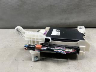 Блок предохранителей Toyota PRIUS ZVW50, ZVW51, ZVW55 2ZR 89221-47450 3 ракурс