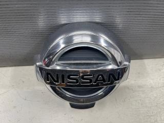 Эмблема передняя Nissan MURANO Z51 628901VA0A 2 ракурс Эмблема передняя Nissan MURANO Z51 628901VA0A 2 ракурс