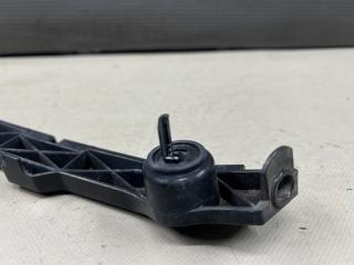 Крепление бампера правое переднее Toyota ISIS ZNM10 1ZZ 52115-44070 5 ракурс