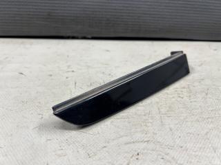 Заглушка полоза сдвижной двери правая задняя Toyota ALPHARD ANH10, ANH15, MNH10, MNH15 2AZ 68373-58010 2 ракурс