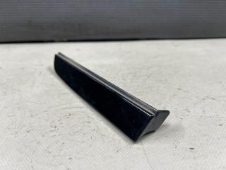 Заглушка полоза сдвижной двери правая задняя Toyota ALPHARD ANH10, ANH15, MNH10, MNH15 2AZ 68373-58010 3 ракурс