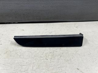 Заглушка полоза сдвижной двери правая задняя Toyota ALPHARD ANH10, ANH15, MNH10, MNH15 2AZ 68373-58010 1 ракурс
