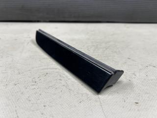 Заглушка полоза сдвижной двери правая задняя Toyota ALPHARD ANH10, ANH15, MNH10, MNH15 2AZ 68373-58010 3 ракурс