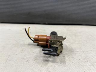 Вакуумный клапан Toyota PROGRES JCG10, JCG11, JCG15 1JZ 25860-46010 4 ракурс Вакуумный клапан Toyota PROGRES JCG10, JCG11, JCG15 1JZ 25860-46010 4 ракурс