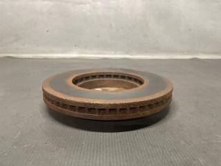 Диск тормозной передний Toyota ESTIMA ACR30, ACR40 2AZ 3 ракурс