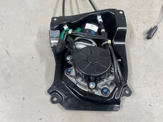 Доводчик двери правый задний Toyota NOAH AZR60, AZR65 1AZ 69631-28010 2 ракурс
