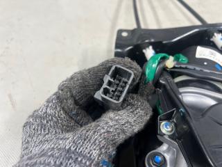 Доводчик двери правый задний Toyota NOAH AZR60, AZR65 1AZ 69631-28010 3 ракурс