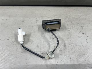 Кнопка открывания багажника Mazda BIANTE CCFFW, CCEFW, CCEAW, CC3FW LF 5 ракурс Кнопка открывания багажника Mazda BIANTE CCFFW, CCEFW, CCEAW, CC3FW LF 5 ракурс
