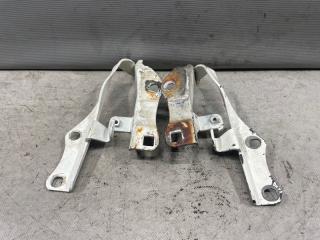 Петля капота Nissan STAGEA M35 VQ25 65400AL500 3 ракурс Петля капота Nissan STAGEA M35 VQ25 65400AL500 3 ракурс