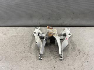 Петля капота Nissan STAGEA M35 VQ25 65400AL500 4 ракурс Петля капота Nissan STAGEA M35 VQ25 65400AL500 4 ракурс