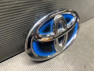 Эмблема передняя Toyota PRIUS ZVW30 2ZR 75311-47011 2 ракурс Эмблема передняя Toyota PRIUS ZVW30 2ZR 75311-47011 2 ракурс