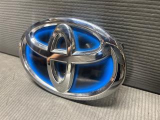 Эмблема передняя Toyota PRIUS ZVW30 2ZR 75311-47011 3 ракурс Эмблема передняя Toyota PRIUS ZVW30 2ZR 75311-47011 3 ракурс