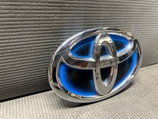 Эмблема передняя Toyota PRIUS ZVW30 2ZR 75311-47011 2 ракурс Эмблема передняя Toyota PRIUS ZVW30 2ZR 75311-47011 2 ракурс