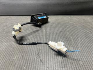 Кнопка открывания багажника Mazda BIANTE CCFFW, CCEFW, CCEAW, CC3FW LF 3 ракурс Кнопка открывания багажника Mazda BIANTE CCFFW, CCEFW, CCEAW, CC3FW LF 3 ракурс