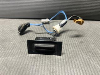 Кнопка открывания багажника Nissan MARCH