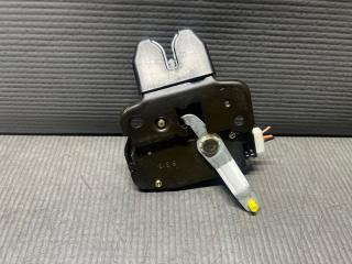 Замок багажника Nissan TIIDA LATIO SC11, SNC11, SJC11 HR15 84631-ED400 4 ракурс