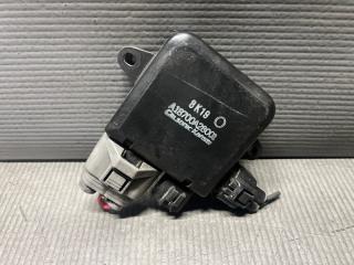 Запчасть блок управления вентилятором охлаждения Nissan ELGRAND