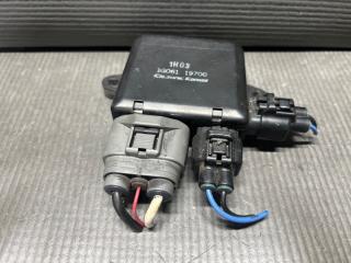 Блок управления вентилятором охлаждения Mazda TRIBUTE EP3W L3 L3361515Y, 1G061 19700 2 ракурс