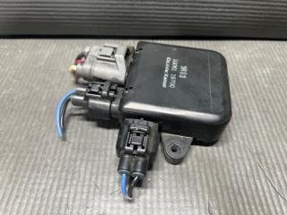 Блок управления вентилятором охлаждения Mazda TRIBUTE EP3W L3 L3361515Y, 1G061 19700 3 ракурс