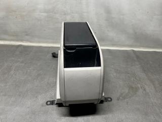 Бардачок между сиденьями Toyota VOXY ZRR70 3ZR 4 ракурс Бардачок между сиденьями Toyota VOXY ZRR70 3ZR 4 ракурс