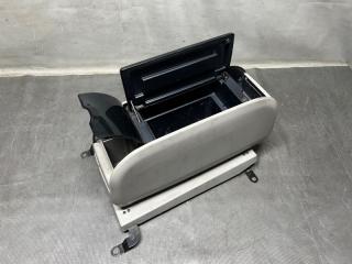 Бардачок между сиденьями Toyota VOXY ZRR70 3ZR 5 ракурс Бардачок между сиденьями Toyota VOXY ZRR70 3ZR 5 ракурс