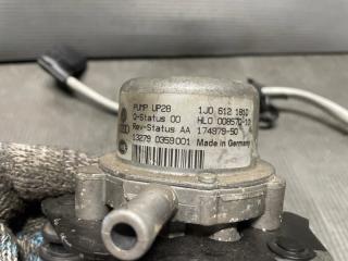 Вакуумный насос тормозной системы Volkswagen TOURAN 1TCTH CTH 1J0 612 1810 3 ракурс