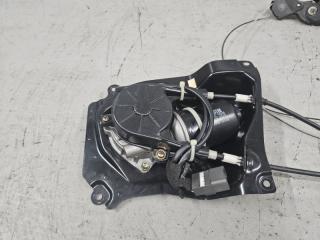 Доводчик двери левый задний Toyota NOAH AZR60, AZR65 1AZ 69641-28010 2 ракурс