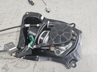 Доводчик двери правый задний Toyota VOXY AZR60, AZR65 1AZ 69631-28010 2 ракурс