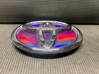 Эмблема передняя Toyota PRIUS ZVW30 2ZR 75311-47011 4 ракурс Эмблема передняя Toyota PRIUS ZVW30 2ZR 75311-47011 4 ракурс
