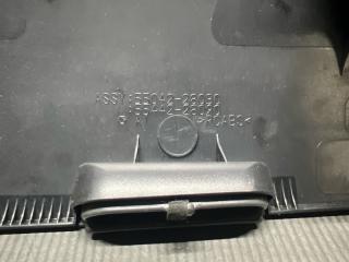 Крышка бардачка левая передняя Toyota VOXY AZR60 1AZ 55042-28030 4 ракурс Крышка бардачка левая передняя Toyota VOXY AZR60 1AZ 55042-28030 4 ракурс