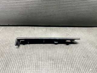 Заглушка полоза сдвижной двери правая задняя Toyota ALPHARD ANH10 2AZ 68373-58010 4 ракурс