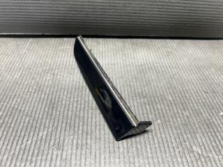 Заглушка полоза сдвижной двери правая задняя Toyota ALPHARD ANH10 2AZ 68373-58010 3 ракурс