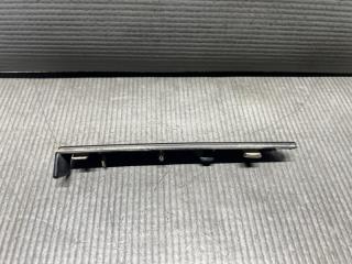 Заглушка полоза сдвижной двери правая задняя Toyota ALPHARD ANH10 2AZ 68373-58010 4 ракурс
